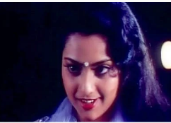 Vaanathil Aadum Oor Nilavu (Female) Song Lyrics
